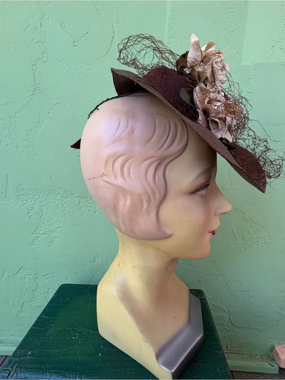 Vintage-Inspired Brown Women’s Floral Fascinator Hat